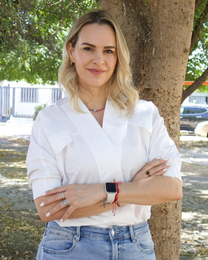 Retrato de Mónica María al aire libre